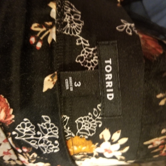 TORRID Black Floral Skirt with Mesh Overlay Size 3 - Picture 4 of 6